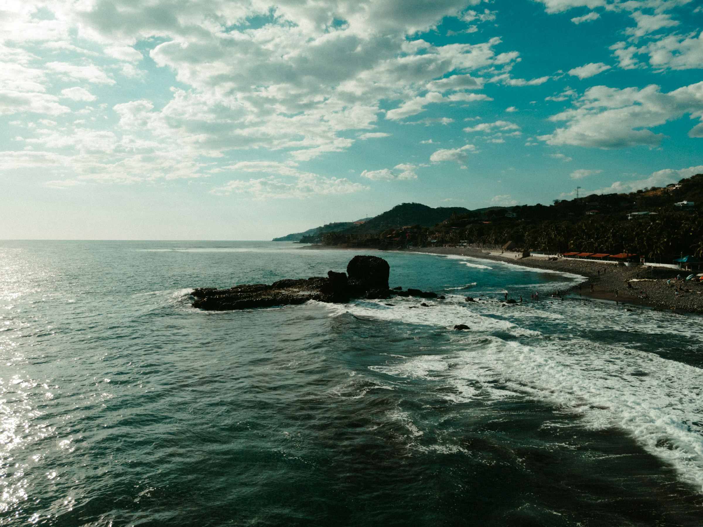 The coast at El Tunco